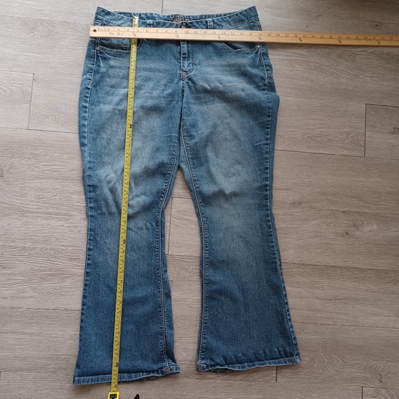 👑 Reign Bootcut Denim Jeans Size 14 (Short) - Picture 13 of 16